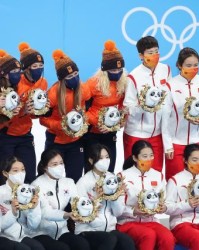 冬奥13日综述：速滑“女飞人”诞生 国手获第9枚奖牌